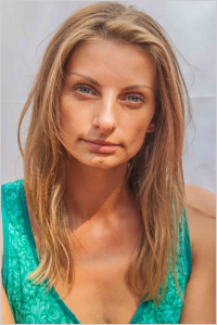 Здравствуйте, меня зовут Олеся. Профессионально занимаюсь массажем более 5 лет. Классический, общеукрепляющий, лимфодренажный, оздоровительный, спортивно-восстановительный (после фитнеса, тренировок и спорта), любой из сеансов массажа сочетает в себе мой опыт работы и понимание вашего тела. Динамику и комбинацию выполнения массажных техник, из которых 70% составляют техники разминания и глубокой проработки мышц тела, я подбираю индивидуально для вас. Во время сеанса мышцы всего тела планомерно прорабатываются, вы восстанавливаетесь и отдыхаете, а уходите в хорошем самочувствии и настроении.  Сеансы проходят в массажном кабинете м. Полянка.  У меня тихо, спокойно, чистые простыни и полотенца, горячий душ - всё, что нужно для вашего комфорта и удобства.